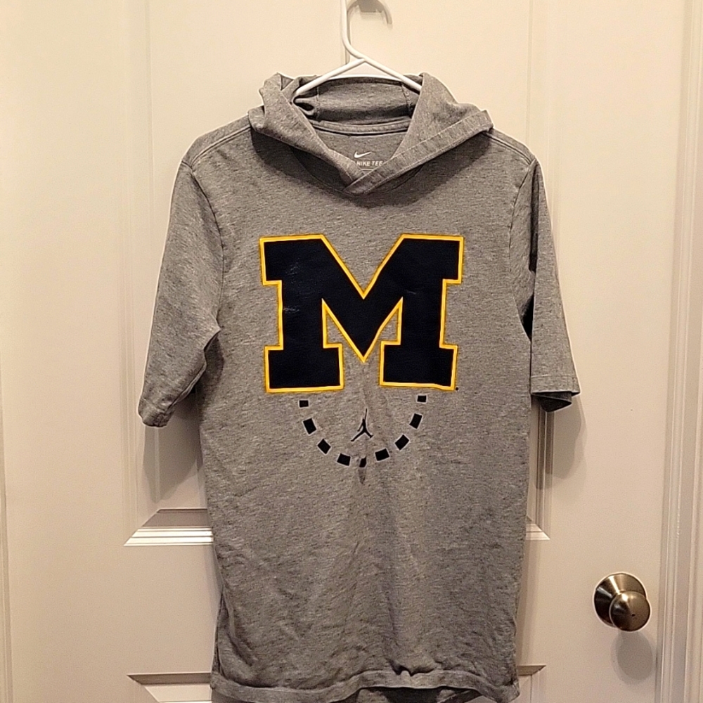 University of Michigan Basketball Warmup Shirt- Nike-Mens Small